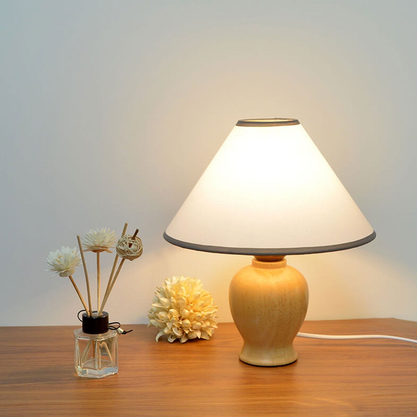 Nordic Vintage Cone Fabric Solid Wood Base 1-Light Table Lamp
