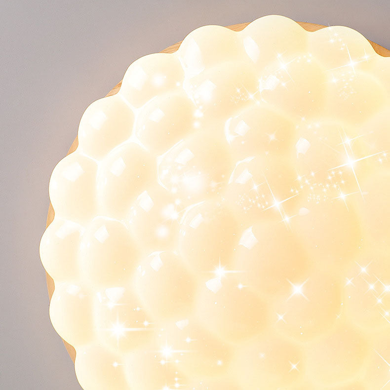 إضاءة LED دائرية حديثة ومبتكرة من خشب المطاط مثبتة في السقف 
