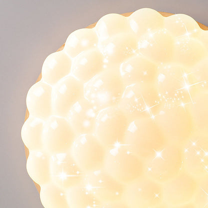 إضاءة LED دائرية حديثة ومبتكرة من خشب المطاط مثبتة في السقف 