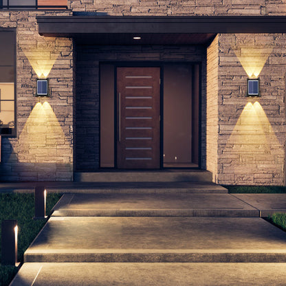 مصباح حائط LED شبه منحرف ABS PMMA مقاوم للماء يعمل بالطاقة الشمسية بتصميم عصري بسيط للفناء الخارجي 