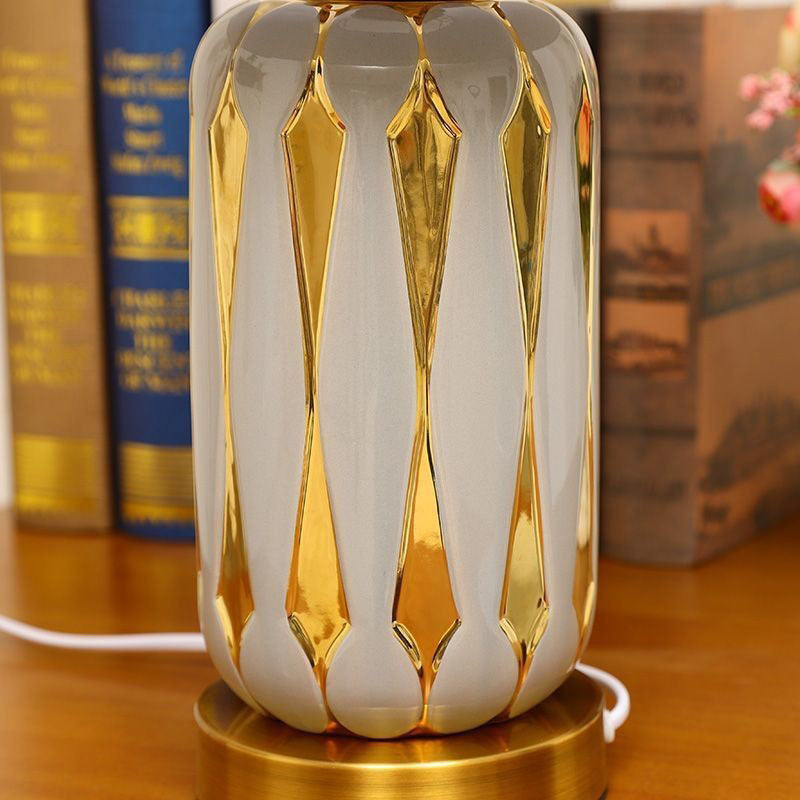 Modern Luxury Trapezoidal Vase Base Ceramic Fabric 1-Light Table Lamp For Bedroom