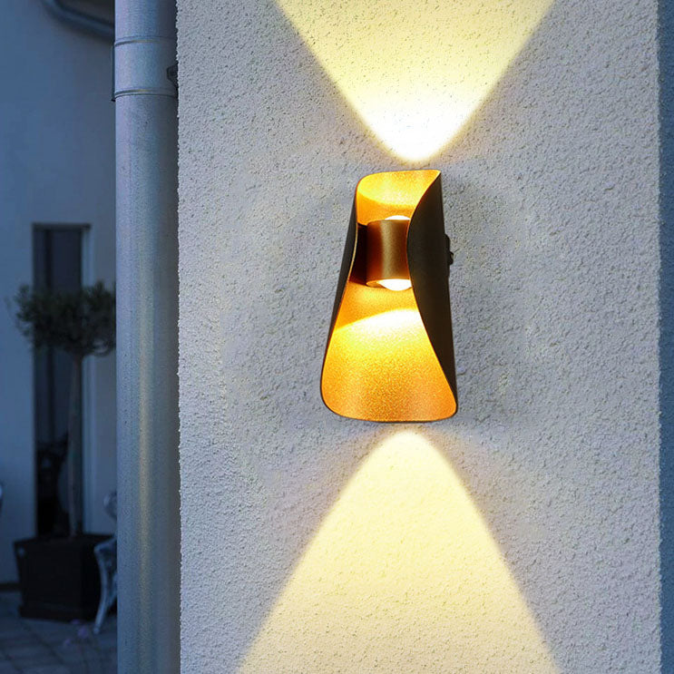 مصباح حائط LED مقاوم للماء بتصميم إبداعي وعصري وبسيط للشرفة الخارجية 