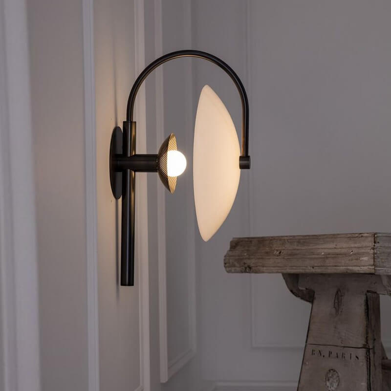 مصباح حائط LED زجاجي بتصميم قوس إبداعي حديث مزود بمصباح واحد 