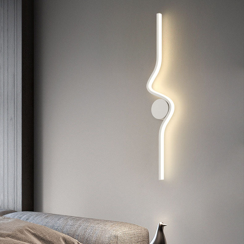مصباح حائط LED طويل من الحديد والألومنيوم بتصميم عصري بسيط لغرفة المعيشة 