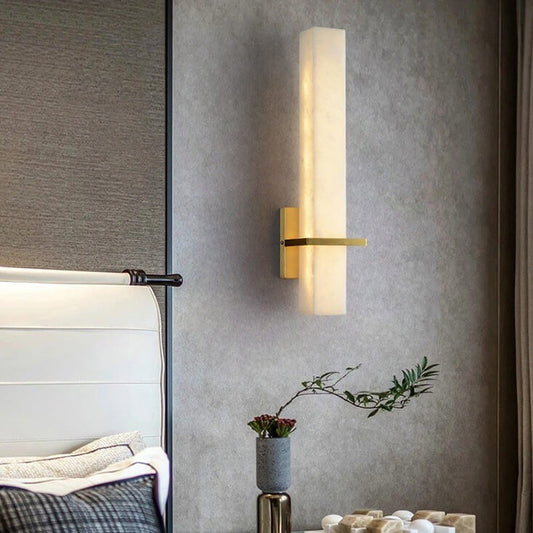 مصباح حائط LED مستطيل الشكل مصنوع بالكامل من النحاس والكريستال بإضاءة عصرية فاخرة 