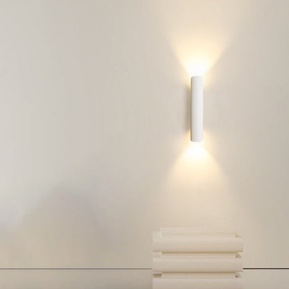 مصباح حائط LED بتصميم أسطواني معاصر من الحديد والألومنيوم بتصميم نورديك لوضعه بجانب السرير 