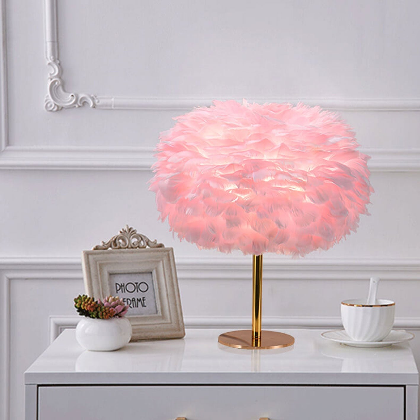 Nordic Goose Feather Round Iron Base 1-Light Table Lamp