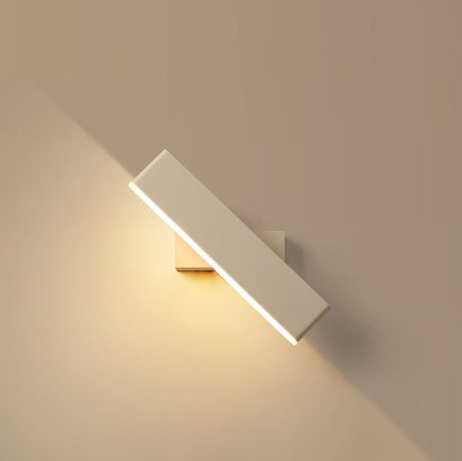 مصباح حائط LED من الحديد المكعب الأكريليكي بتصميم عصري بسيط لغرفة النوم 