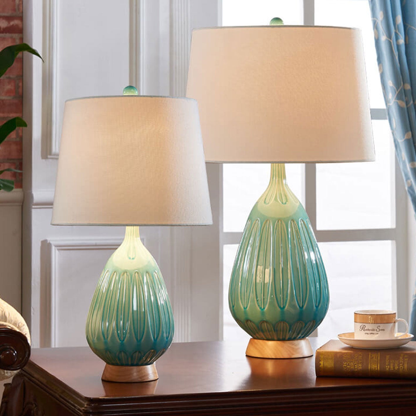 Modern Minimalist Light Luxury Ceramic 1-Light Table Lamp