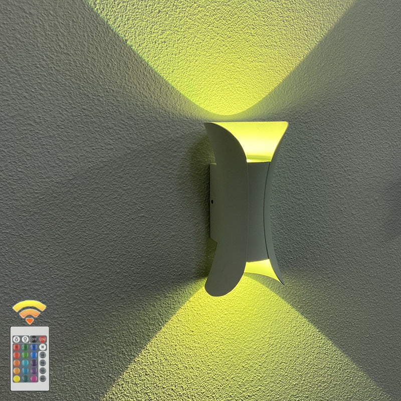 مصباح حائط LED مستطيل الشكل من الألومنيوم المقاوم للماء بتصميم عصري بسيط للفناء الخارجي 