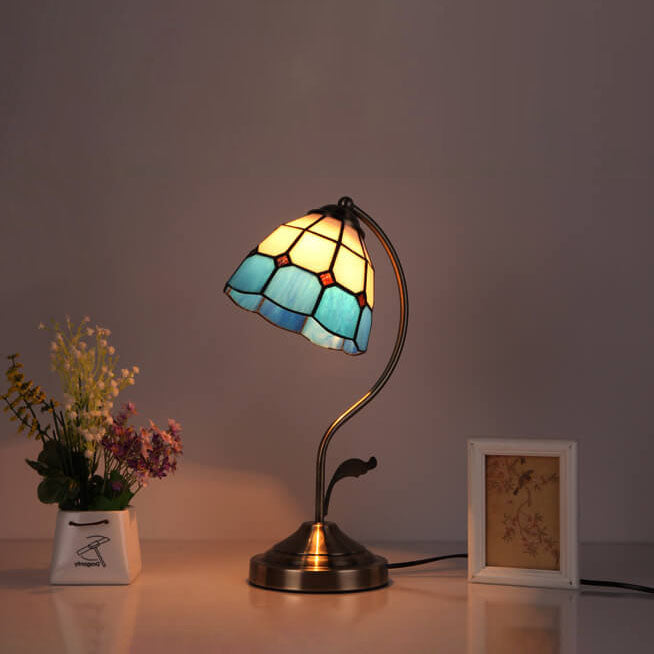 European Vintage Tiffany Round Head Glass Hardware 1-Light Table Lamp