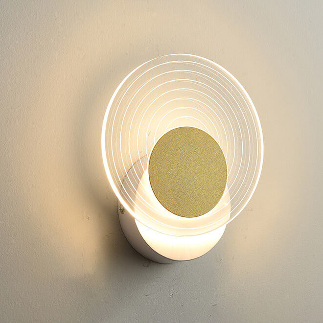 مصباح حائط LED هندسي من الأكريليك باللون الذهبي الفاخر بإضاءة عصرية 