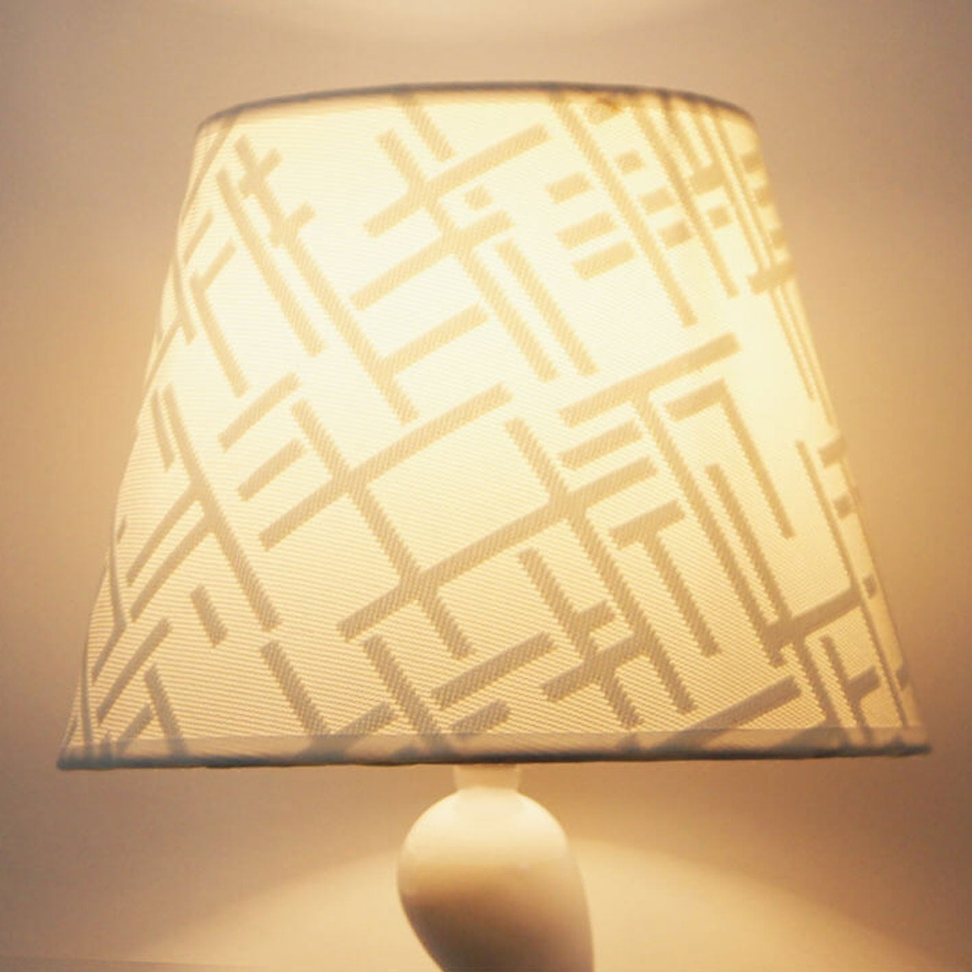 European Minimalist Fabric Curve Base 1-Light Table Lamp