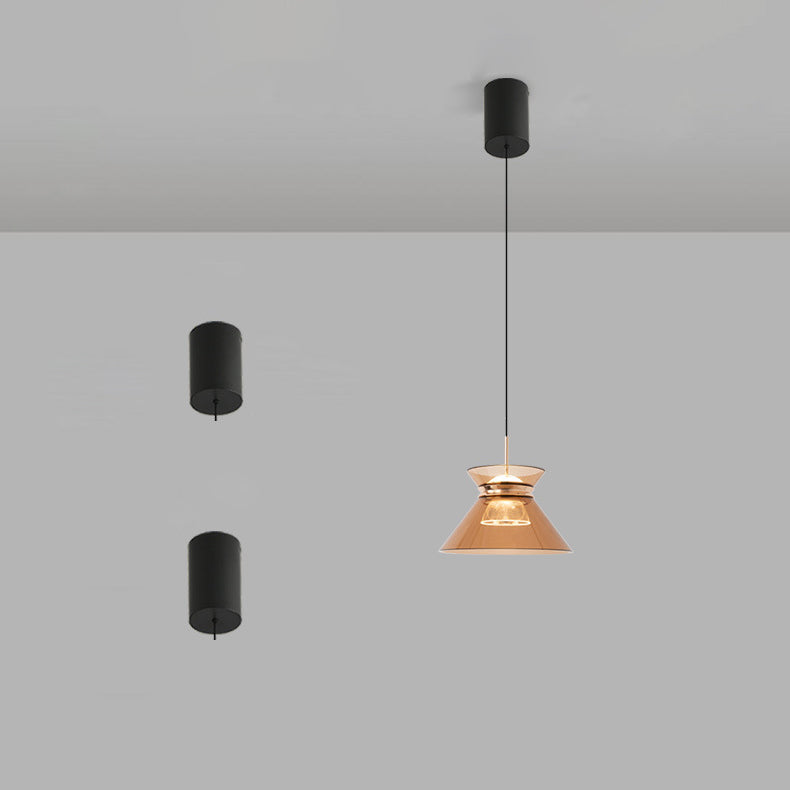 مصباح LED بتصميم الساعة الرملية المدبب المصنوع من الألومنيوم والأكريليك بتصميم بسيط وعصري لوضعه بجانب السرير 