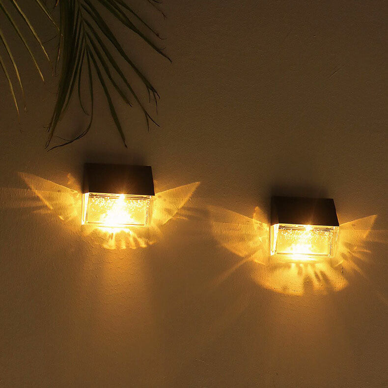 مصباح حائط LED يعمل بالطاقة الشمسية على شكل فراشة لتزيين سياج الفناء الخارجي 