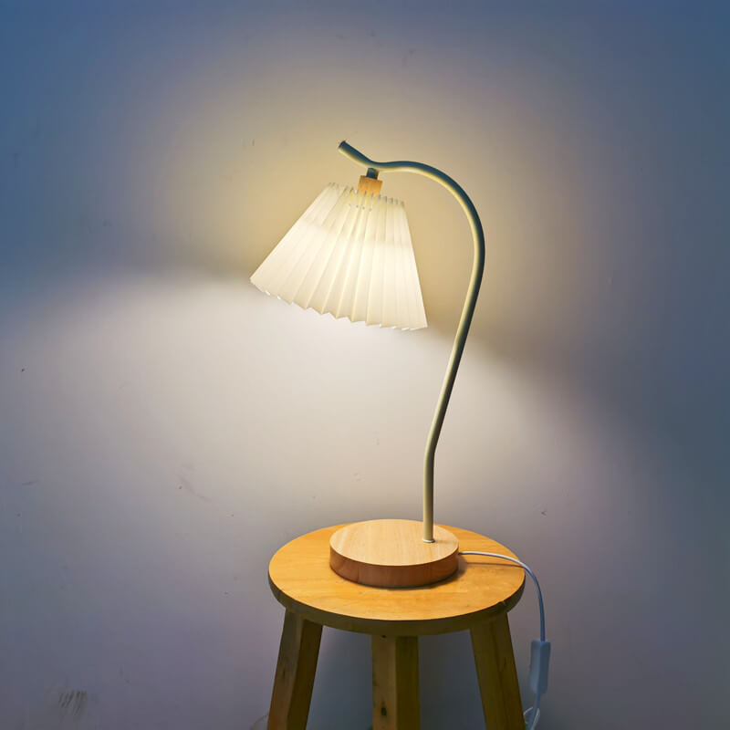 European Minimalist Pleated Solid Wood 1-Light Table Lamp