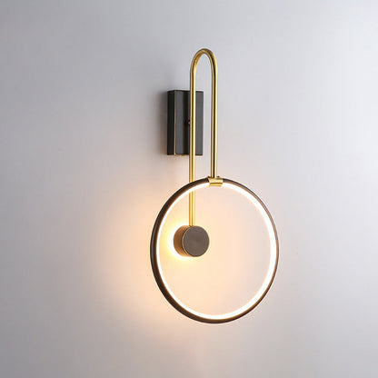 مصباح حائط LED بتصميم دائري بسيط عصري مصنوع من النحاس والأكريليك لغرفة النوم 