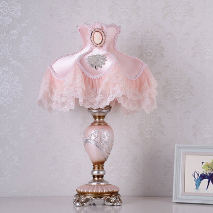 European-style Rustic Lace Resin 1-Light Table Lamp