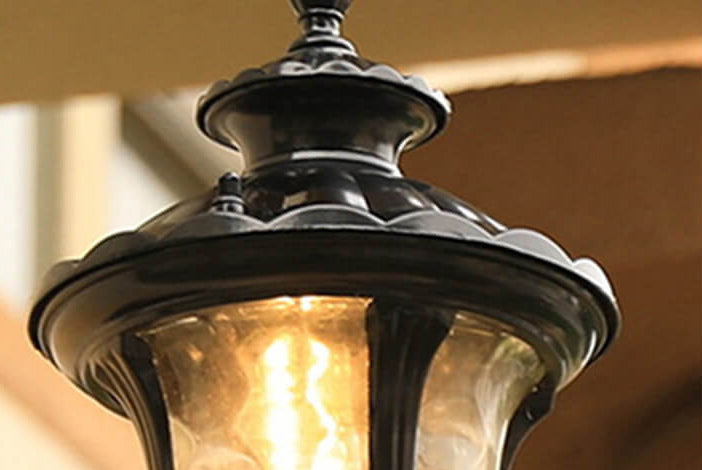 مصباح حائط خارجي مقاوم للماء بتصميم حجري أوروبي عتيق مزود بغطاء زجاجي ومصباح واحد 