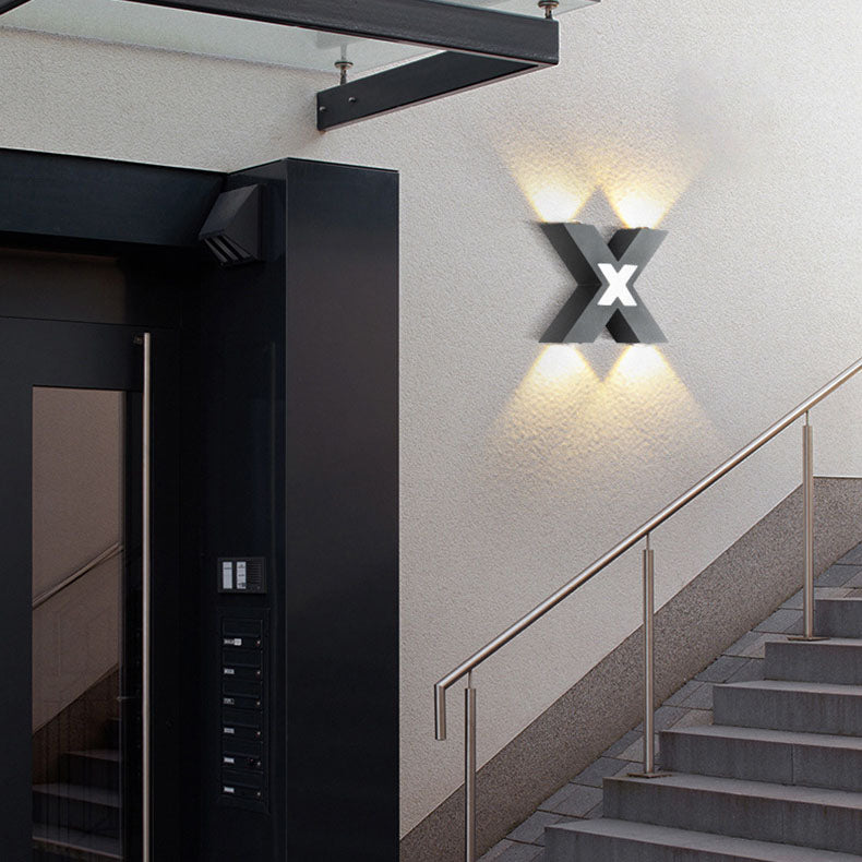 モダンな防水型X字型LED 4灯屋外壁取り付け用燭台ランプ