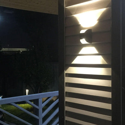 مصباح حائط LED مربع الشكل مقاوم للماء بتصميم عصري بسيط ومتوهج لأعلى ولأسفل 