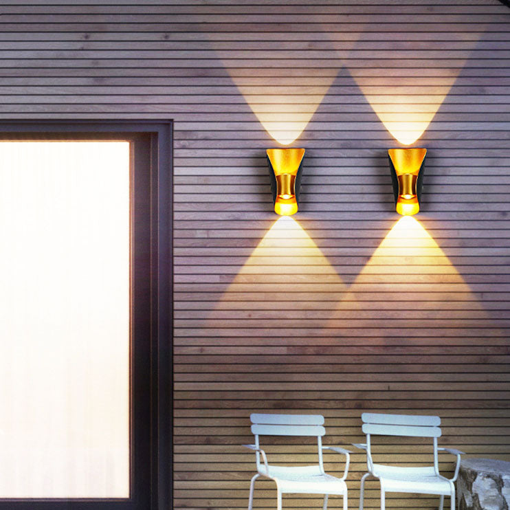 مصباح حائط LED مقاوم للماء بتصميم إبداعي وعصري وبسيط للشرفة الخارجية 