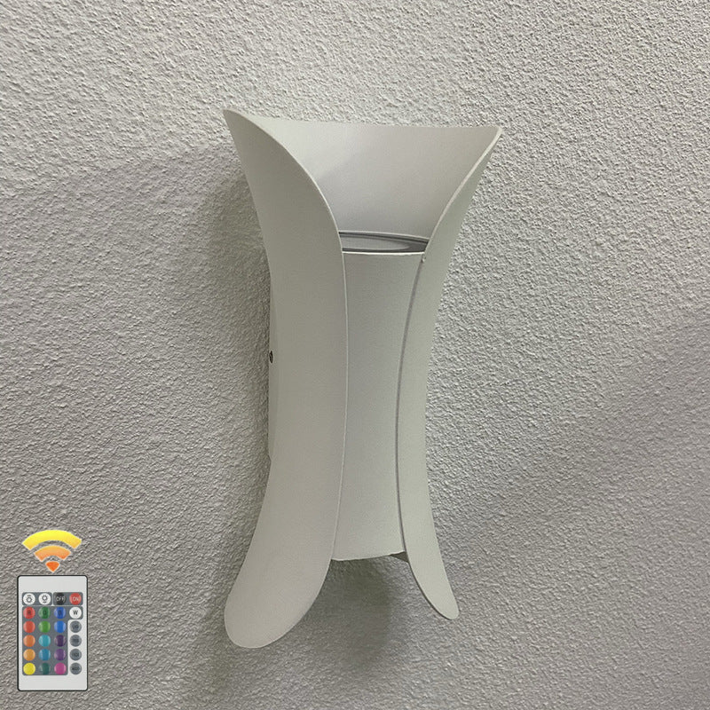 مصباح حائط LED مستطيل الشكل من الألومنيوم المقاوم للماء بتصميم عصري بسيط للفناء الخارجي 