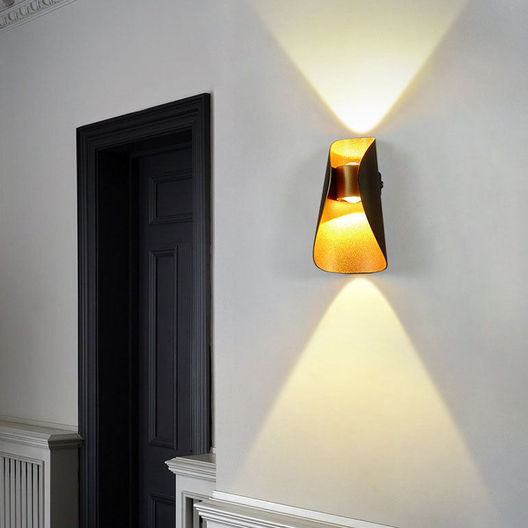 مصباح حائط LED مقاوم للماء بتصميم إبداعي وعصري وبسيط للشرفة الخارجية 