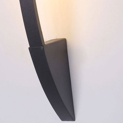 مصباح حائط LED من الحديد الأكريليكي بتصميم قوسي بسيط على الطراز الاسكندنافي 