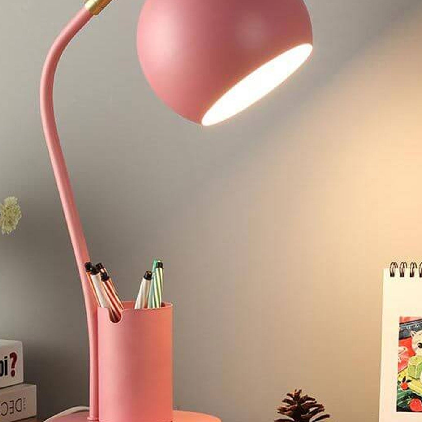Simple Solid Color Student With Pen Barrel 1-Light Table Lamp