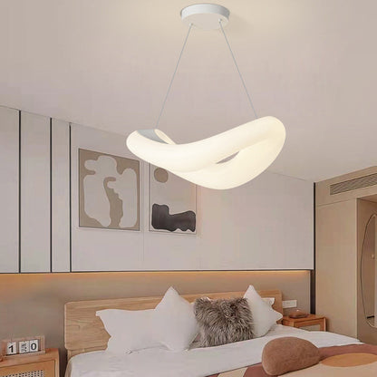 مصباح LED معلق بتصميم عصري بسيط من مادة البولي إيثيلين على شكل حلقة مموجة لغرفة النوم