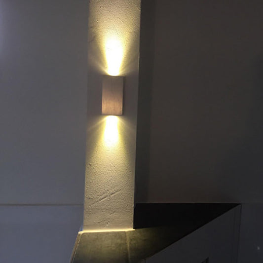 مصباح حائط LED مكعب من الألومنيوم المقاوم للماء بتصميم عصري وبسيط للفناء الخارجي 