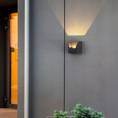 مصباح حائط LED مربع الشكل مقاوم للماء بتصميم عصري بسيط ومتوهج لأعلى ولأسفل 