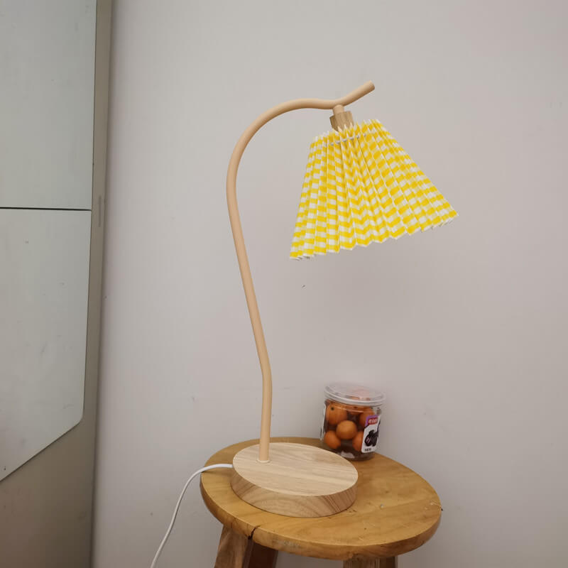 European Minimalist Pleated Solid Wood 1-Light Table Lamp