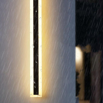 مصباح حائط خارجي مقاوم للماء مصنوع من الأكريليك LED بتصميم شريطي مستطيل بسيط مزود بمصباح واحد 