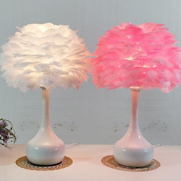 Modern Feather 1-Light Globe Teardrop Base Table Lamp