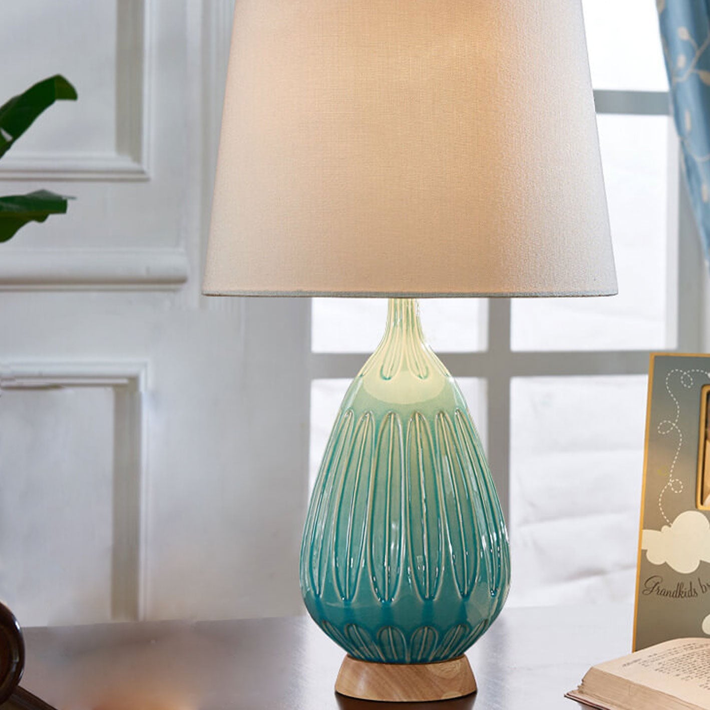 Modern Minimalist Light Luxury Ceramic 1-Light Table Lamp