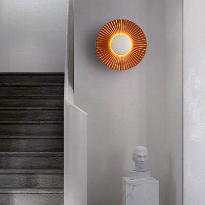 مصباح حائط LED حديث من الألومنيوم بتصميم صدفي دائري مع إضاءة واحدة 