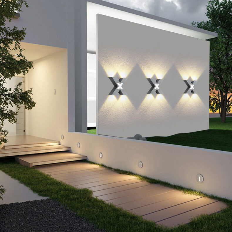 モダンな防水型X字型LED 4灯屋外壁取り付け用燭台ランプ