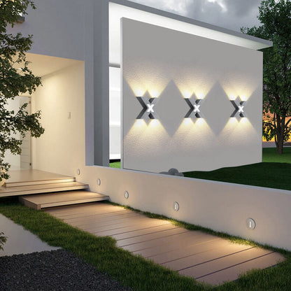 モダンな防水型X字型LED 4灯屋外壁取り付け用燭台ランプ
