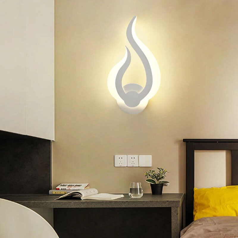 مصباح حائط LED بتصميم عصري بسيط مصنوع من الأكريليك على شكل لهب مزود بمصباح واحد 