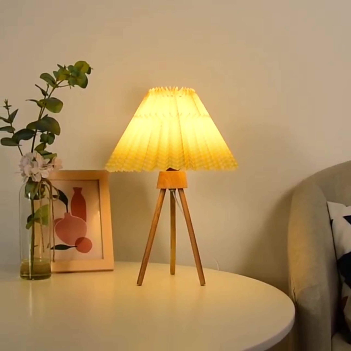 Retro Pleated Scalloped 1-Light Standing Table Lamp