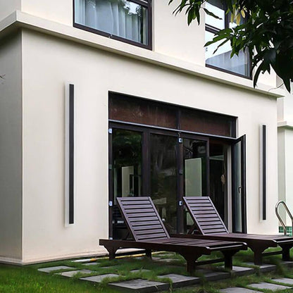 مصباح حائط خارجي مقاوم للماء مصنوع من الأكريليك LED بتصميم شريطي مستطيل بسيط مزود بمصباح واحد 