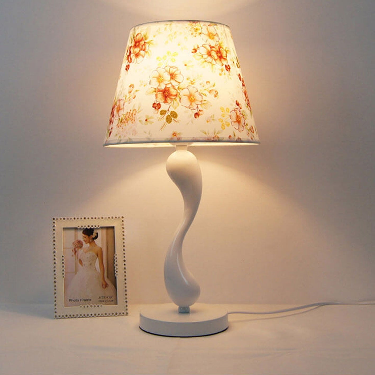 European Minimalist Fabric Curve Base 1-Light Table Lamp