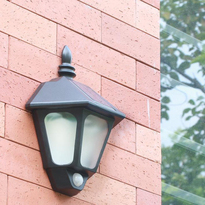 مصباح حائط LED خارجي مزخرف إبداعي مقاوم للماء يعمل بالطاقة الشمسية 