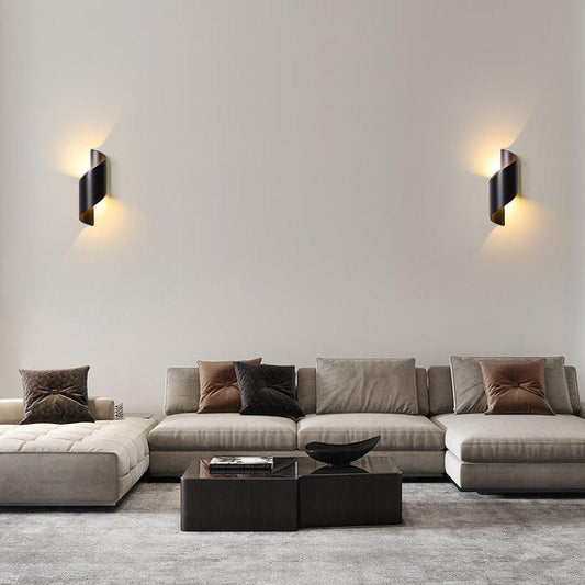 مصباح حائط LED هندسي من سبائك الألومنيوم بتصميم عصري بسيط لغرفة النوم 