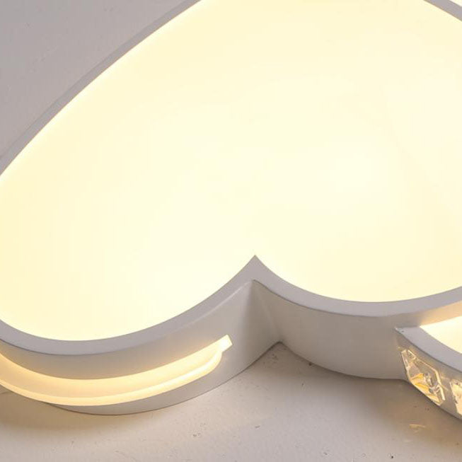 現代的なシンプルさ、クリスタルエッジのアクリル製ハート型LEDフラッシュマウントシーリングライト（寝室用） 