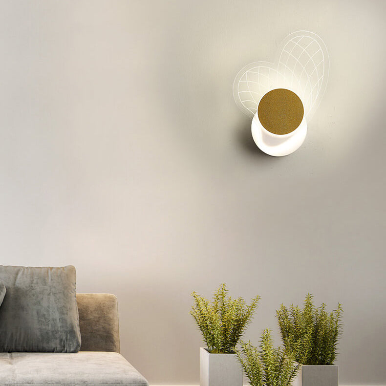 مصباح حائط LED هندسي من الأكريليك باللون الذهبي الفاخر بإضاءة عصرية 