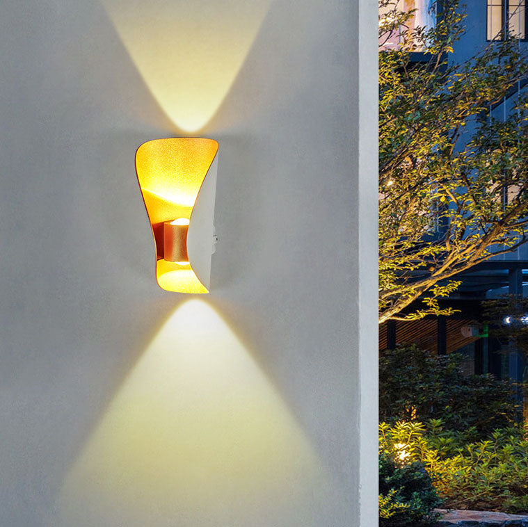 مصباح حائط LED مقاوم للماء بتصميم إبداعي وعصري وبسيط للشرفة الخارجية 