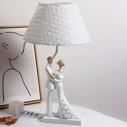 French Romantic Resin Hugging Couple Balloon Decor LED USB Table Lamp